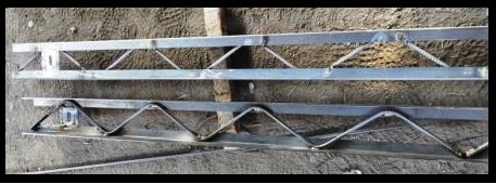 وال پست کرمیت با زیگزاگ پیوستهوال پست کرمیت پارس به صورت خرپایی ساخته از نبشی و میلگرد