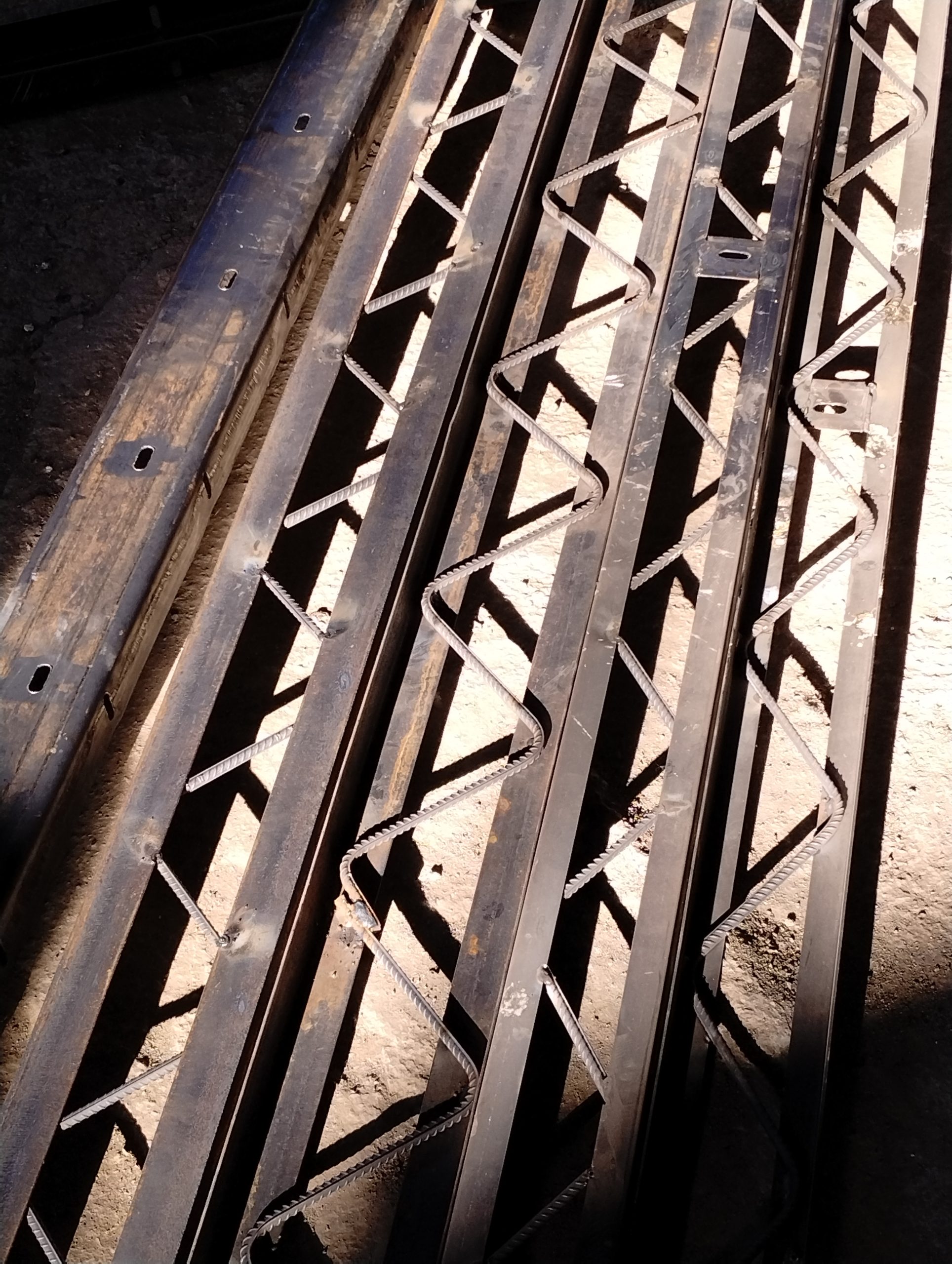 وال پست کرمیت با زیگزاگ پیوسته